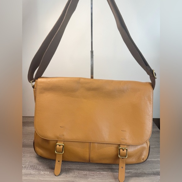 BNWOT Fossil Buckner Tan Leather Messenger Bag $268 - Picture 4 of 13
